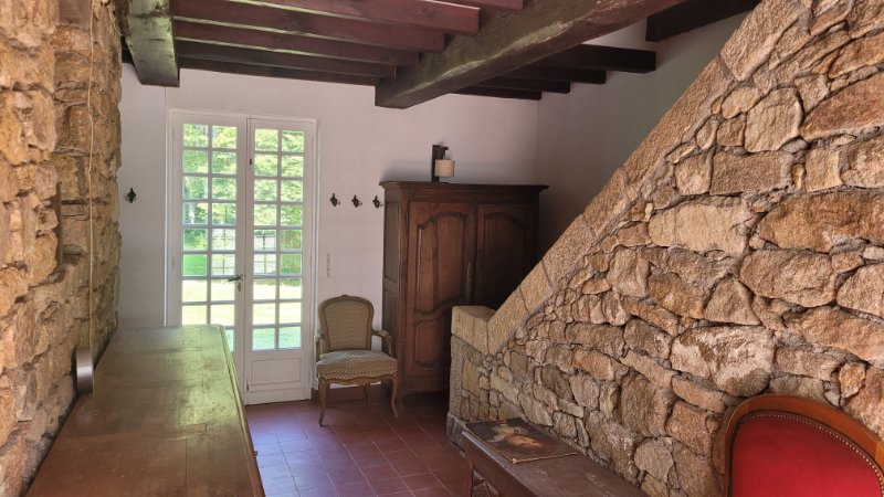 Photo 7 of the listing.