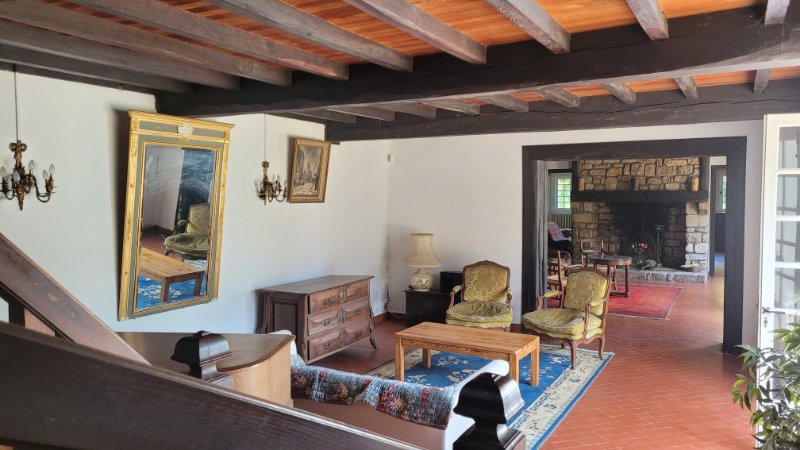 Photo 5 of the listing.