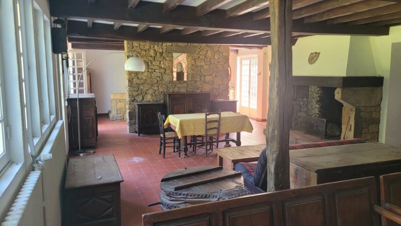 Photo 9 of the listing.