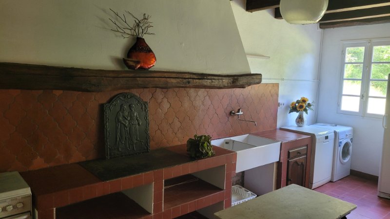 Photo 10 of the listing.