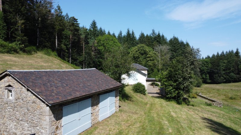 Photo 4 of the listing.