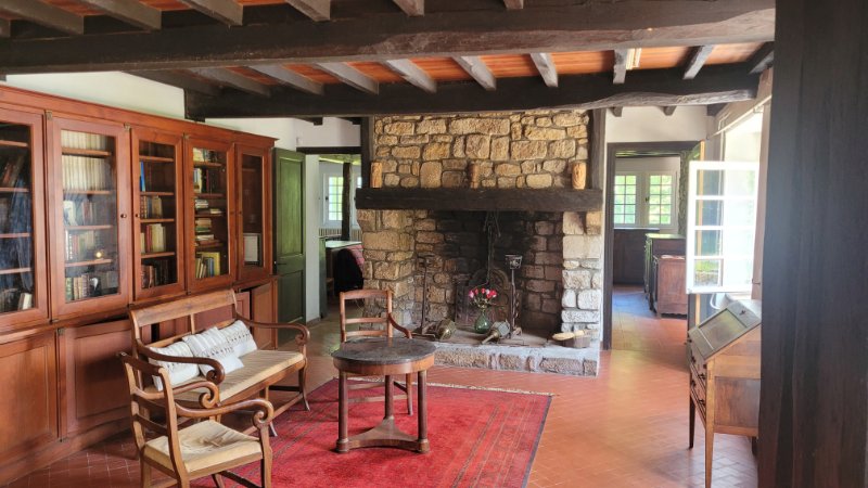 Photo 6 of the listing.