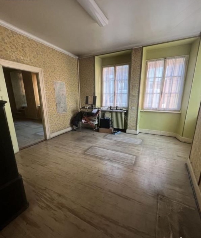 Photo 5 of the listing.