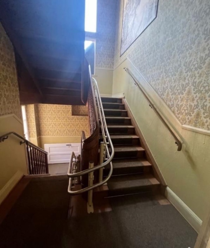 Photo 6 of the listing.