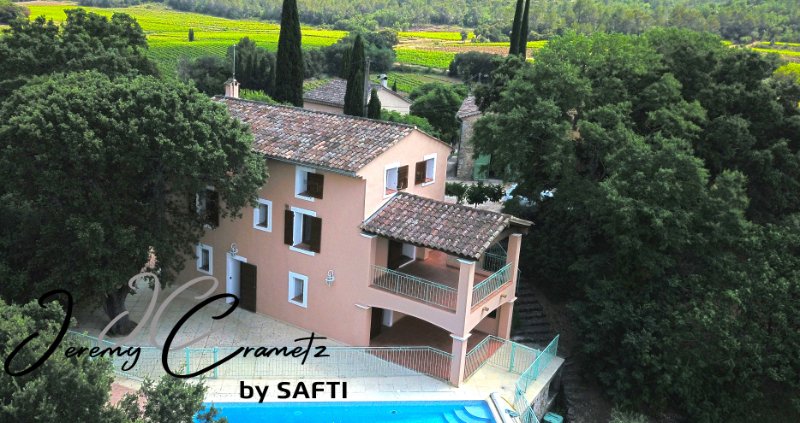 Photo 2 of the listing.