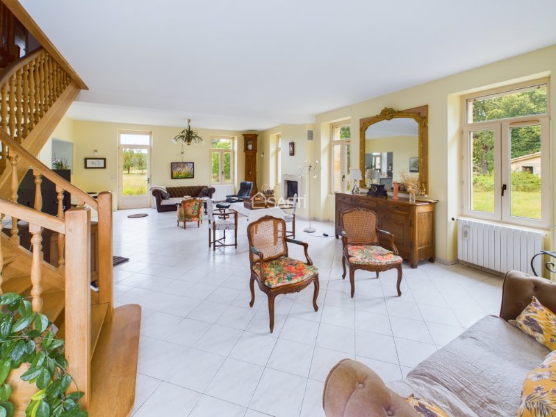 Photo 5 of the listing.