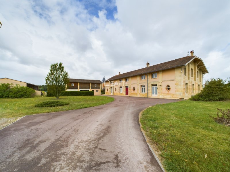 Photo 3 of the listing.